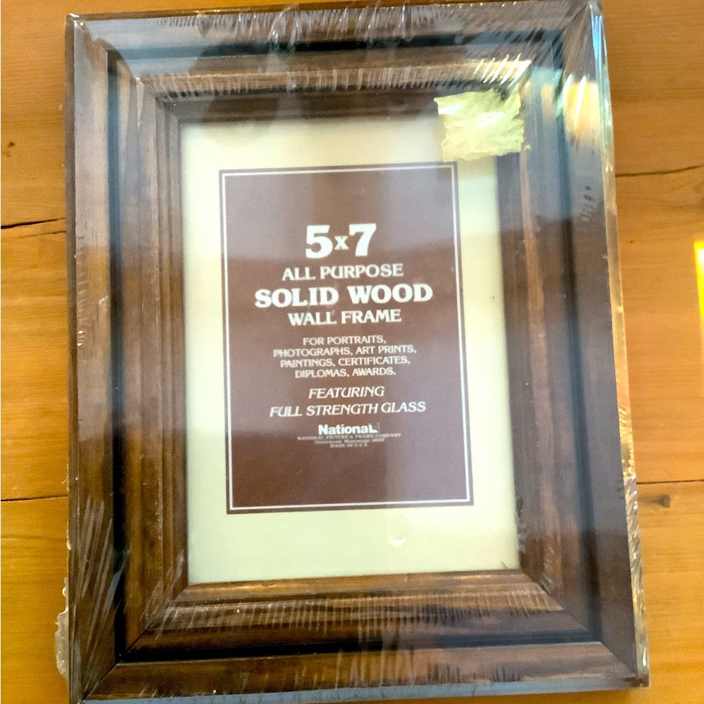 8” x 10” DARK WOOD BEVELED FRAME FOR 5” x 7” PHOTO